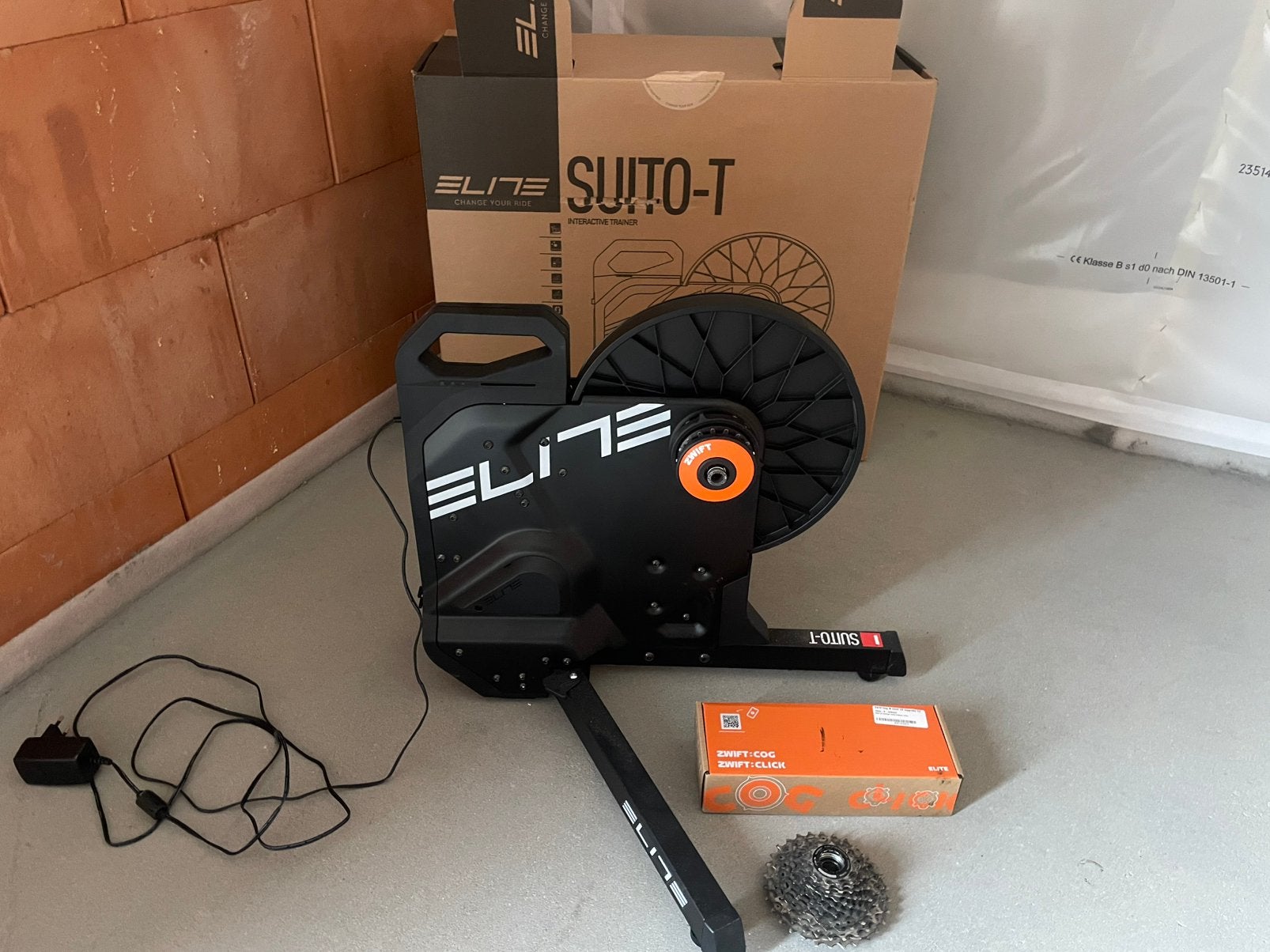Elite suito incl zwift Cog en shimano 11speed casette, Sport en Fitness, Wielrennen, Ophalen, Zo goed als nieuw