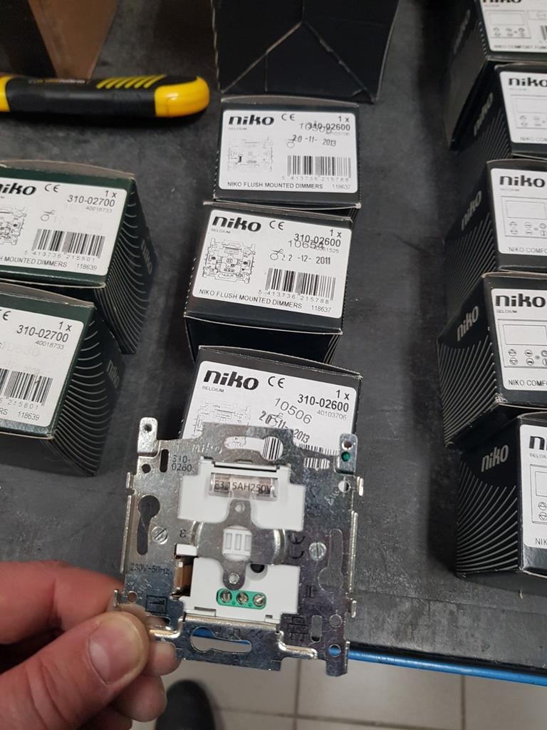 Douille Niko 310-02600 pour variateur à bouton-poussoir 550, Bricolage & Construction, Électricité & Câbles, Enlèvement, Neuf