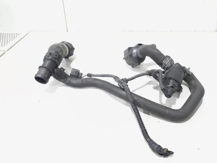 Pompe à eau supplémentaire d'un Audi Q3, -, 3 mois de garantie, Audi, Utilisé