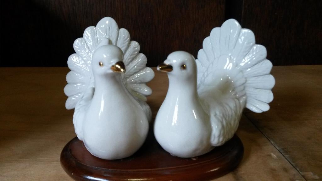 2 porseleinen beeldjes : Duifjes, Enlèvement, Neuf, Animal