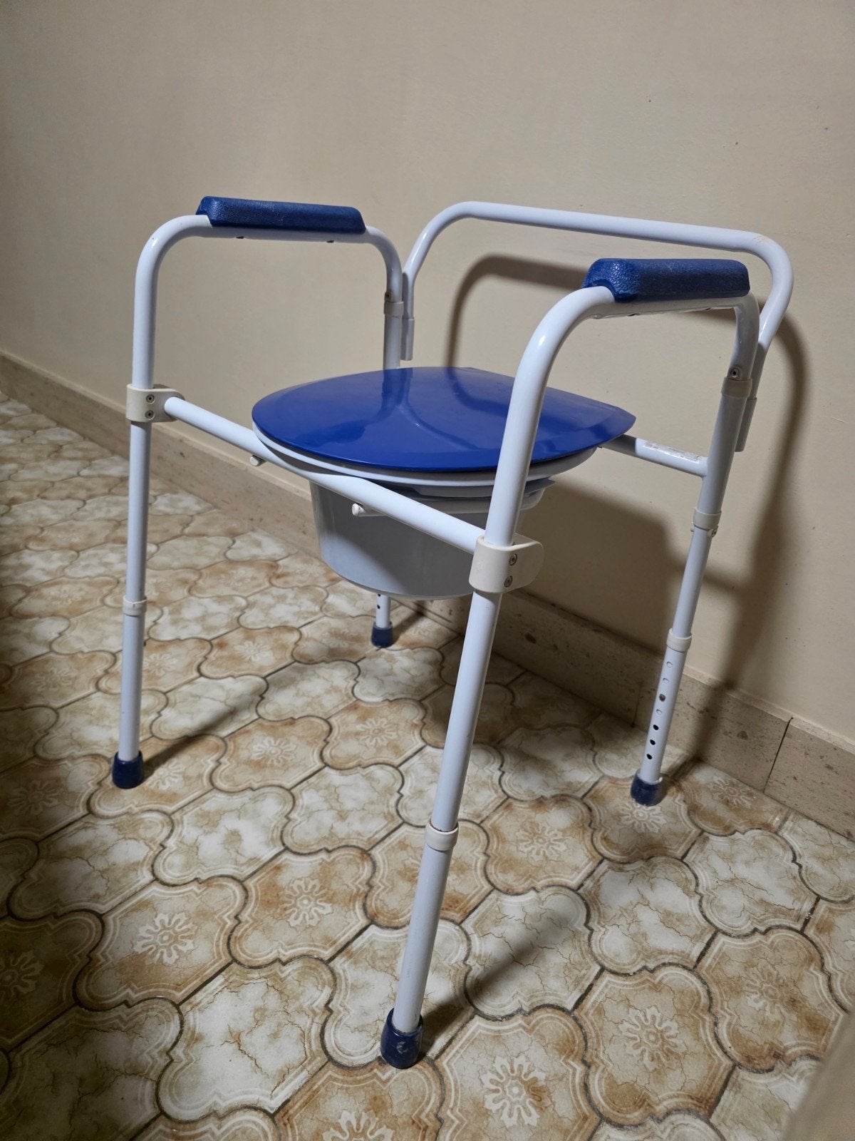 CHAISE  PERCÉ .MODÈLE THUASNES .HOMECARE., Divers, Enlèvement ou Envoi, Comme neuf