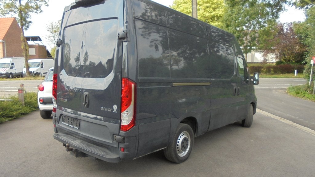 IVECO DAILY L3H2 - 2.3 DCI - 160 PK - AIRCO - TREKHAAK, Autos, Entreprise, Boîte manuelle, Noir, 5 portes