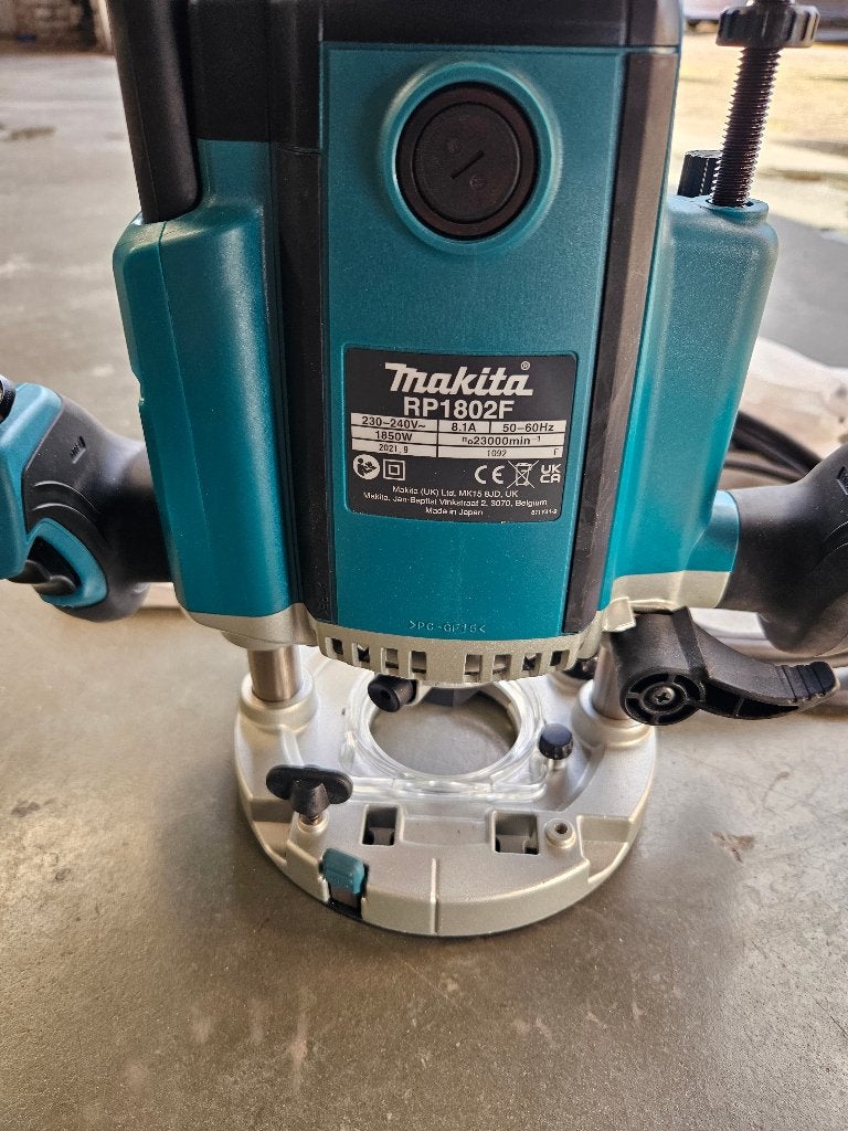 Makita RP1802F — 1850W routerrouter — NIEUW, Nieuw, Ophalen of Verzenden, Elektrisch, Makita