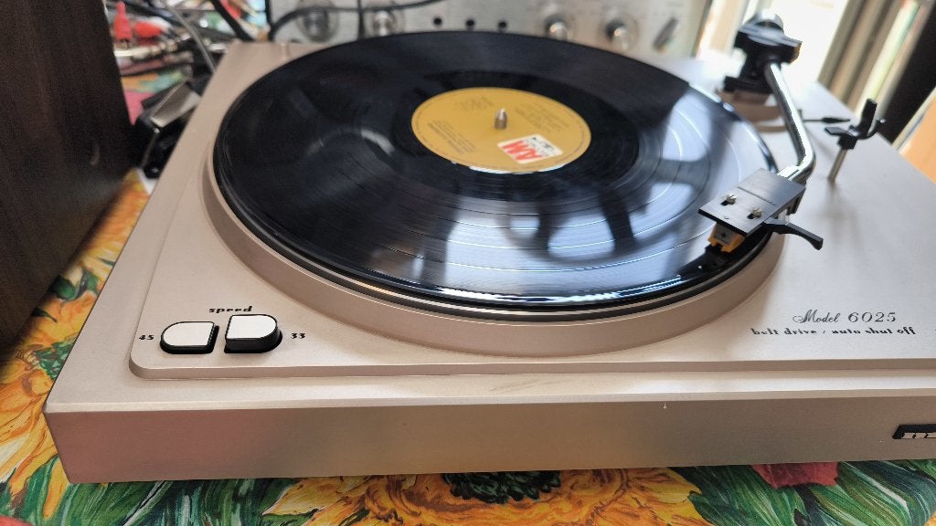 vintage draaitafels Een platenspeler van GOGO, Audio, Tv en Foto, Platenspelers, Ophalen, Zo goed als nieuw