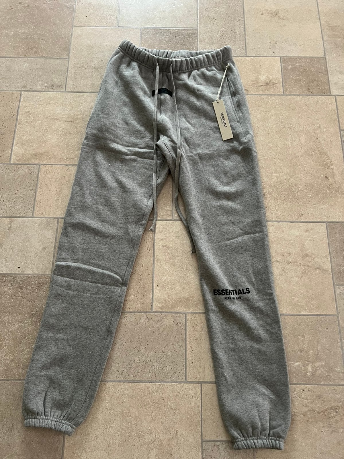 Essentials Fear of God Jogger Grey Size S Nieuw met tags, Vêtements | Hommes, Pantalons, Comme neuf, Taille 46 (S) ou plus petite