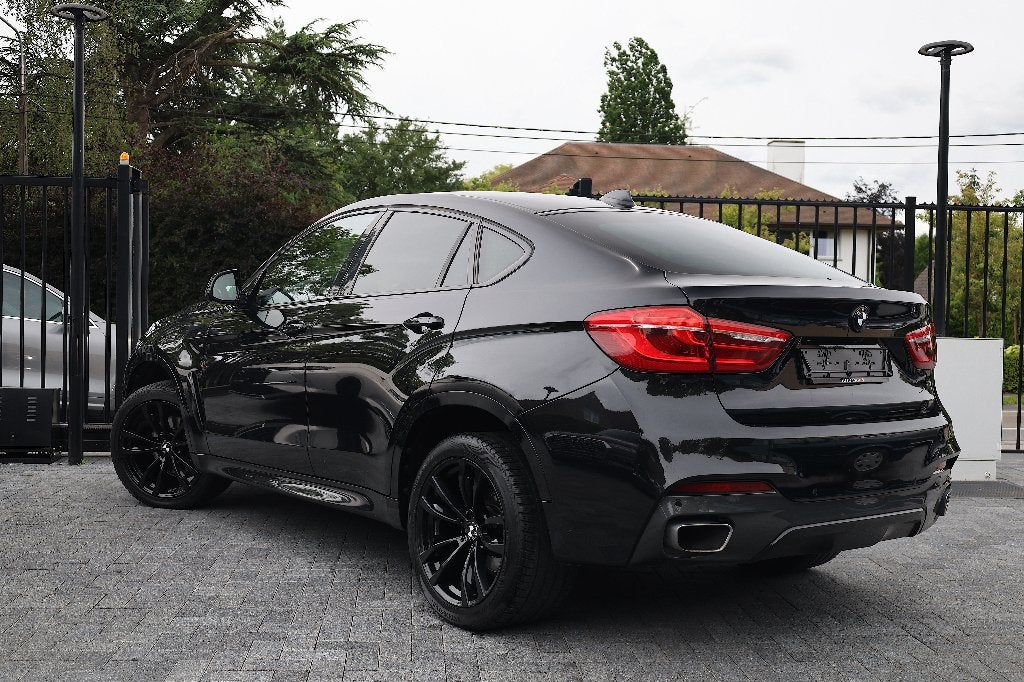 BMW X6 xDrive30d /// M Pack /// 258 pk. | Euro 6b | 360 Cam, Auto's, BMW, Automaat, 2993 cc, Zwart, Bedrijf