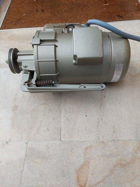 Elektrische Motor voor industriële naaimachines, Hobby en Vrije tijd, Naaimachines en Toebehoren, Zo goed als nieuw, Accessoires