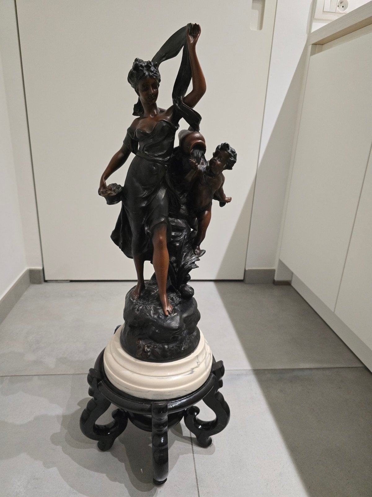 Decoratief metalen beeld – Vrouw met kind (60 cm), Enlèvement