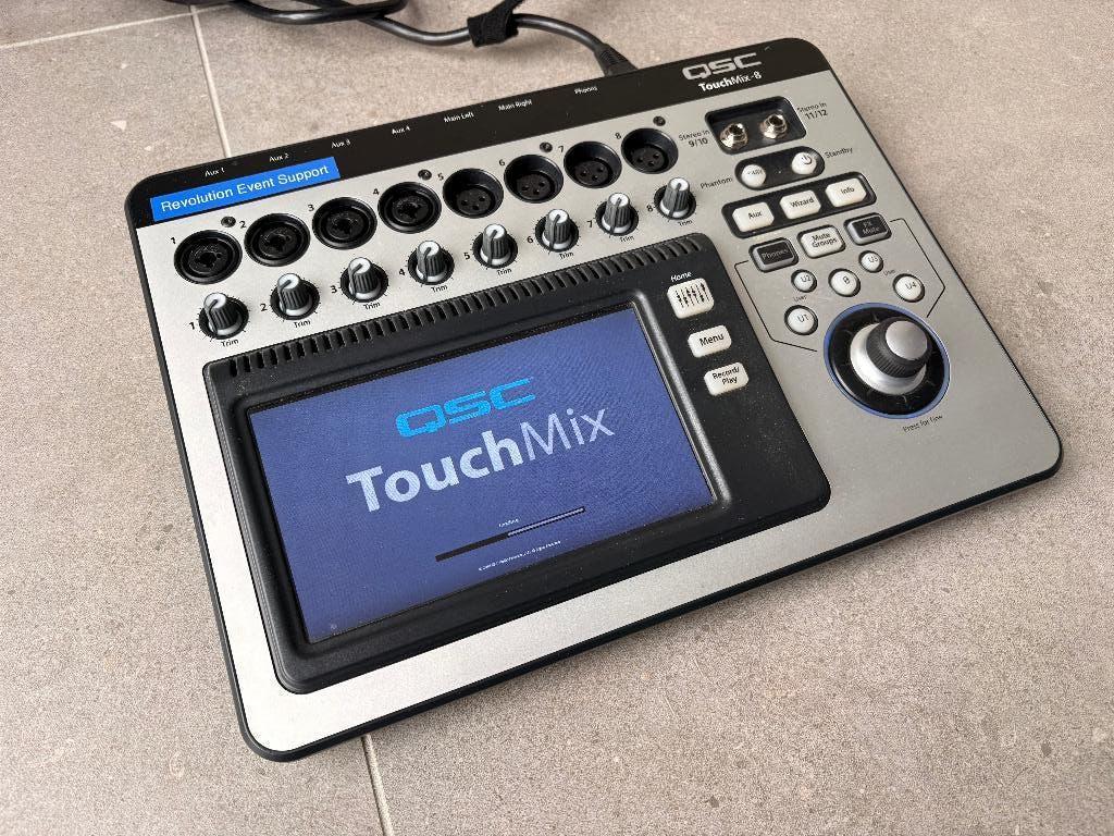 QSC Touchmix 8 digitale audiomengtafel - in prima staat, Enlèvement ou Envoi, Comme neuf, 10 à 20 canaux, Entrée micro