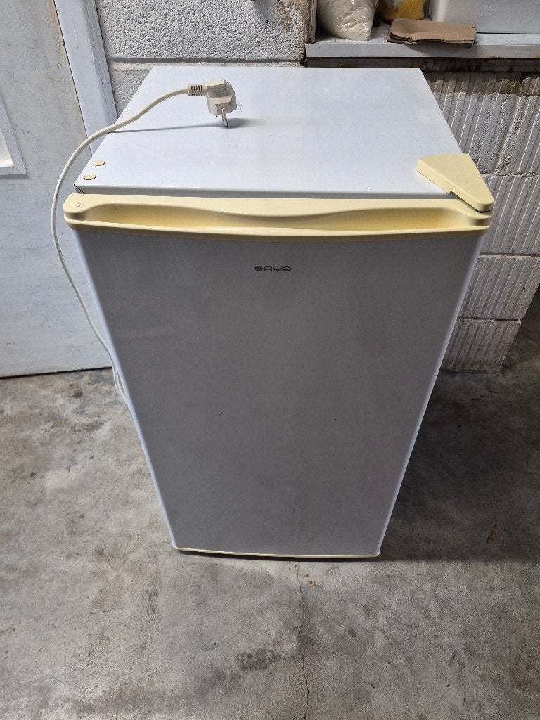 Petit réfrigérateur AYA 91 L avec freezer – Fonctionnel, 75 à 100 litres, Enlèvement, Utilisé, Avec compartiment congélateur
