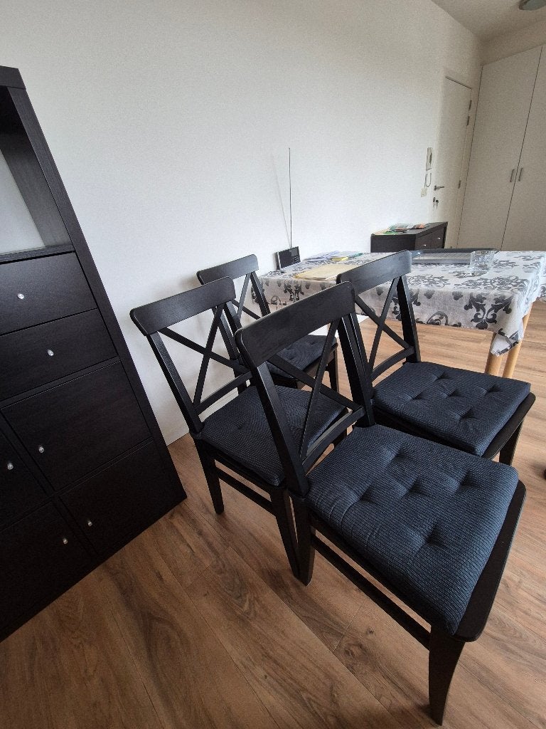 IKEA - Ingolf - 4 Zwarte stoelen, Huis en Inrichting, Zwart, Ophalen of Verzenden, Zo goed als nieuw, Vier