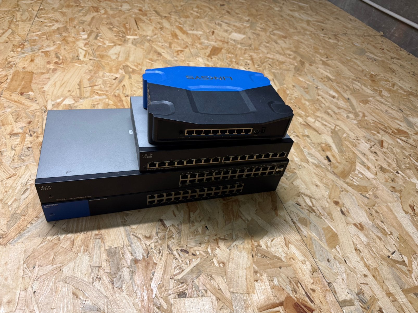 Netwerkswitch, Computers en Software, Netwerk switches, Ophalen, Zo goed als nieuw