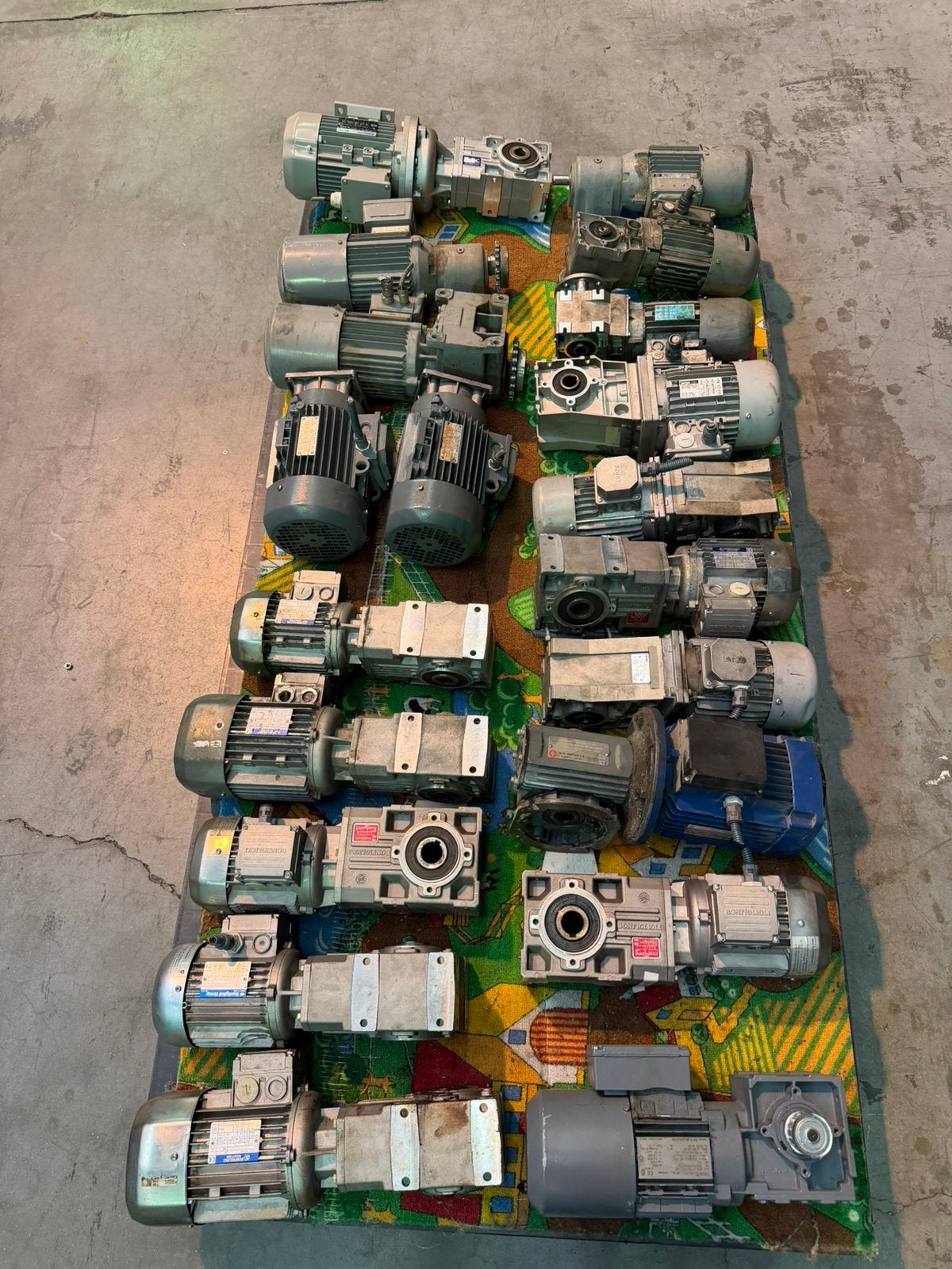 LOT 3 : MOTEURS ÉLECTRIQUES INDUSTRIELS, Bricolage & Construction, Enlèvement, Comme neuf