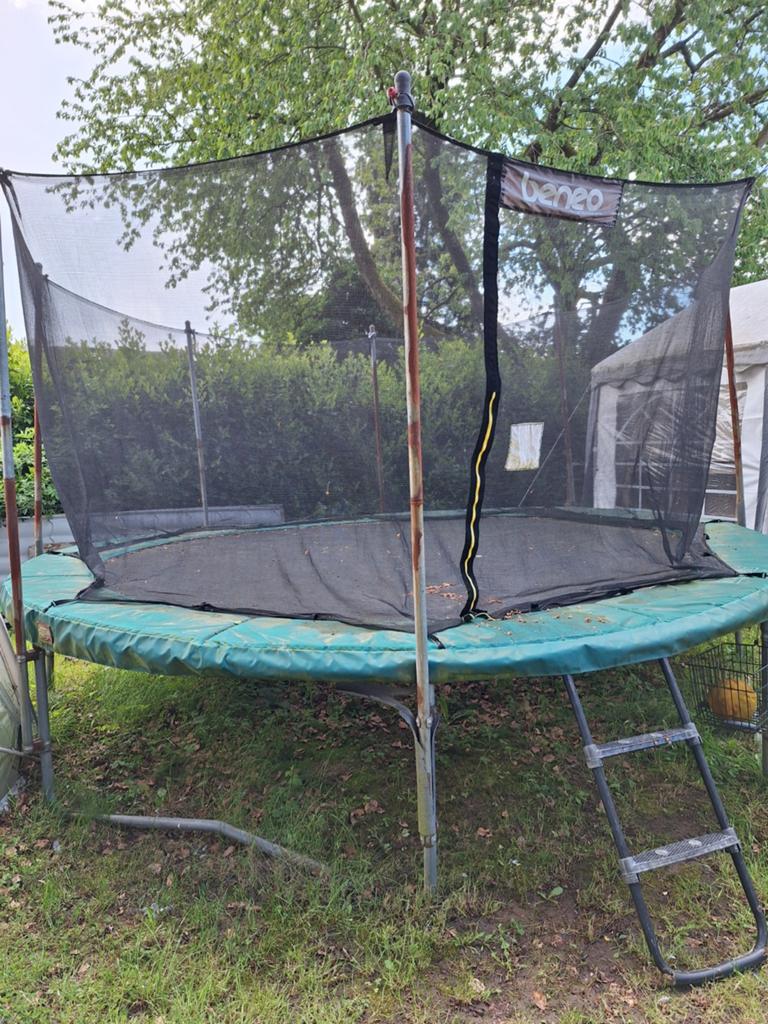 Berg trampoline met een diameter van 430 cm, Kinderen en Baby's, Speelgoed | Buiten | Trampolines, Ophalen
