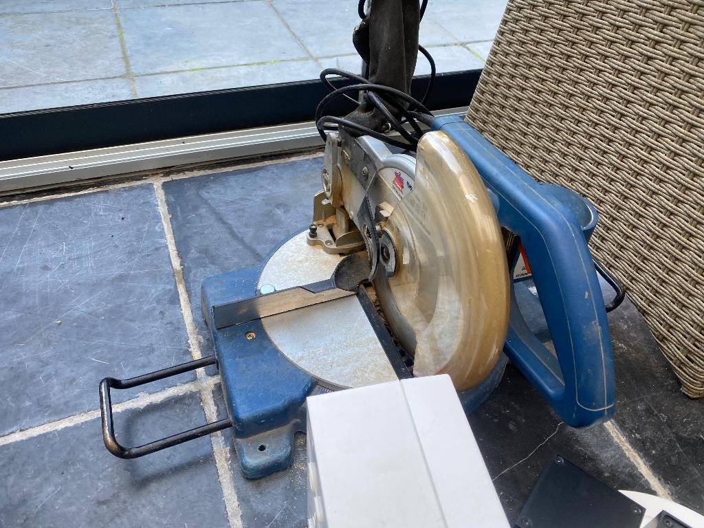 Scie à bois, 1200 watts ou plus, 30 à 70 mm, Enlèvement, Utilisé