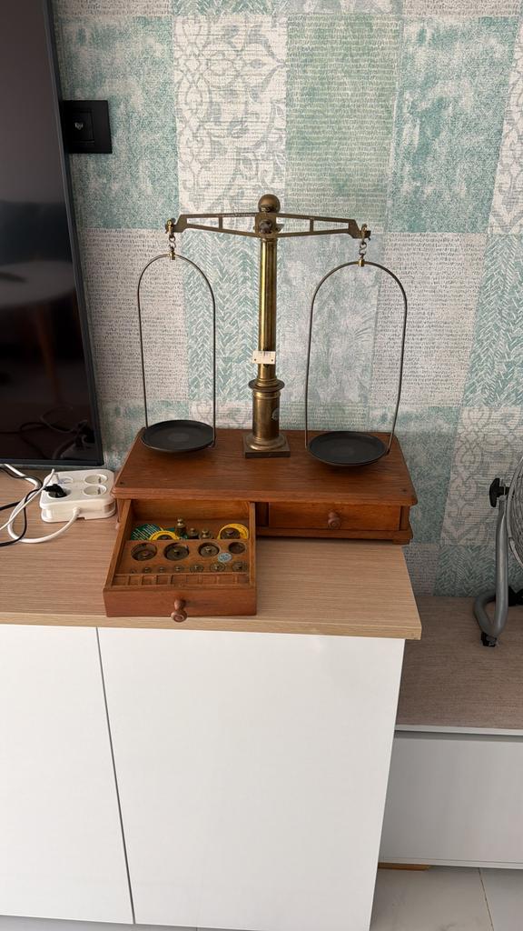 Balance ancienne de précision avec coffret en bois, Enlèvement ou Envoi