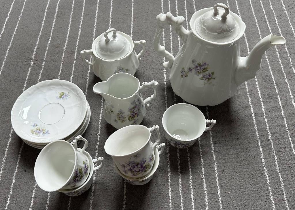 Theeservies van porselein met bloemmotieven, Antiek en Kunst, Antiek | Servies compleet, Ophalen