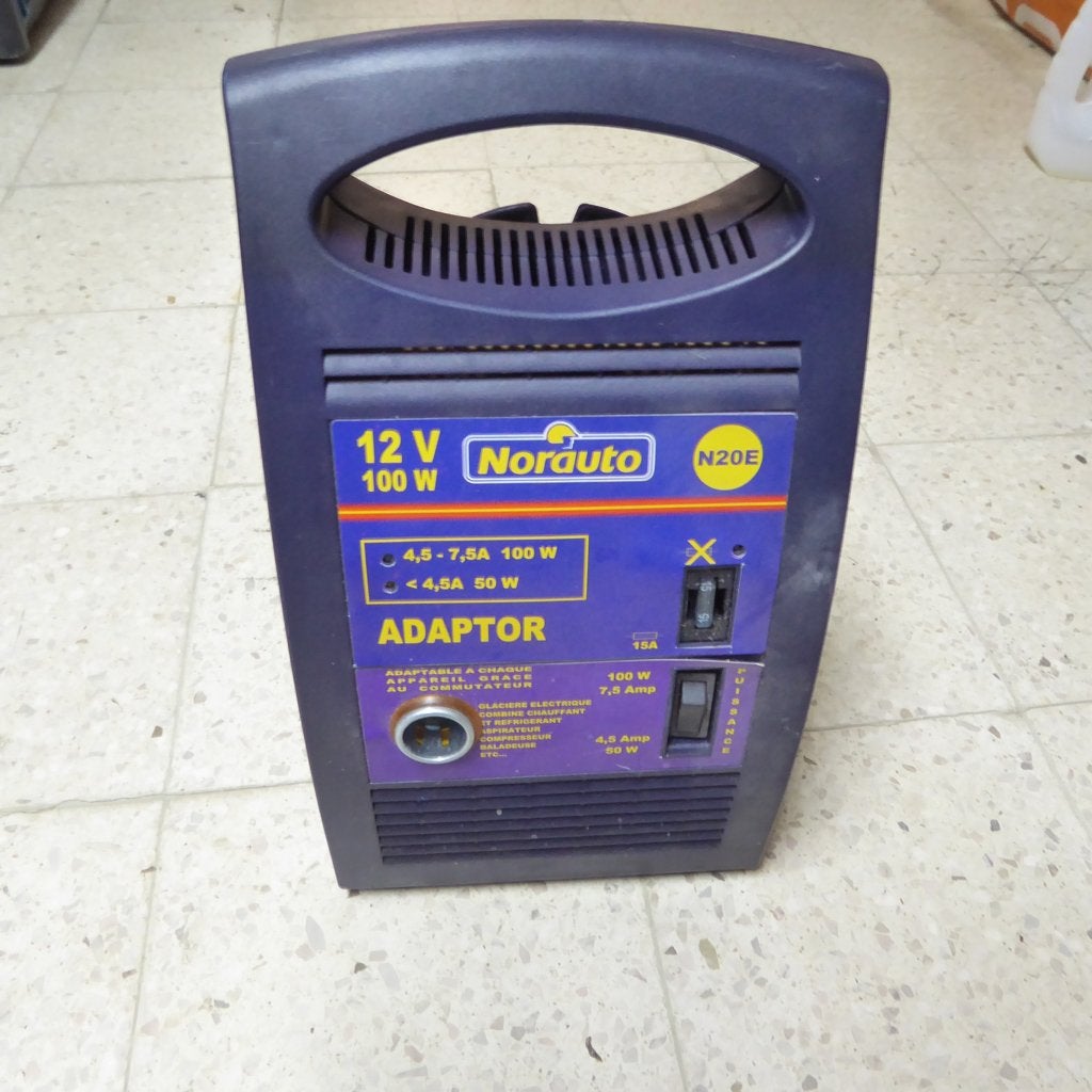 Norauto N20E 12V 100W adapter, spanning 12V, +Vermogen 100W, Ophalen of Verzenden, Zo goed als nieuw