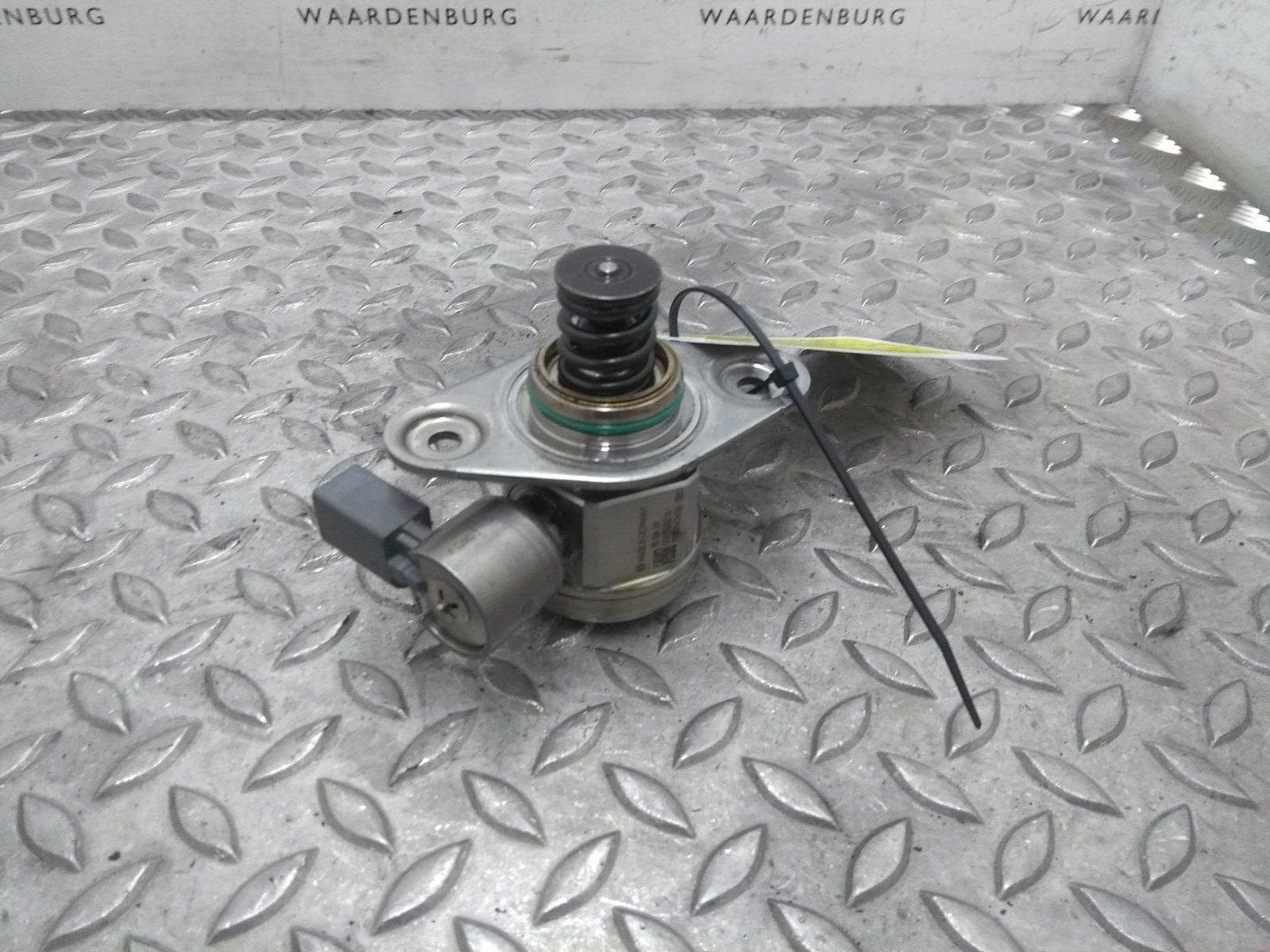 MERCEDES C-CLASS BRANDSTOF POMP VOOR DE INJECTOR 2016, Enlèvement ou Envoi, Utilisé, ARN reconnu