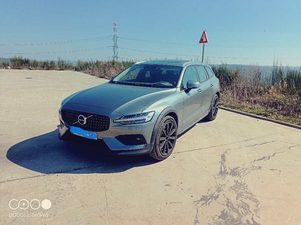 volvo V60 CrossCountry, Cuir, Argent ou Gris, Euro 6, Entretenue par le concessionnaire