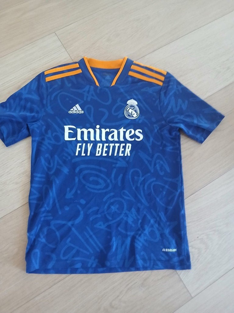 Real Madrid truitje, Vêtements | Hommes, Vêtements de sport, Football, Enlèvement ou Envoi, Porté, Bleu