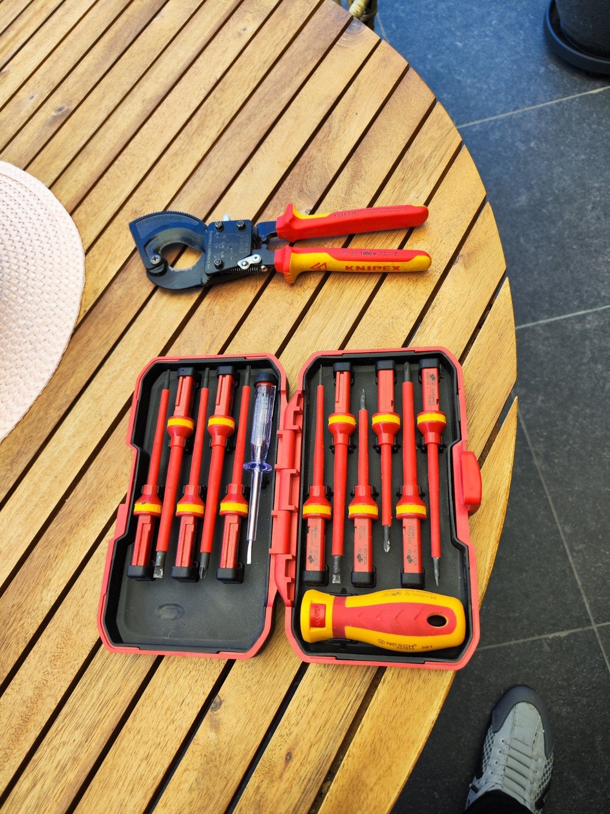 Outils isolé d électricien, Enlèvement
