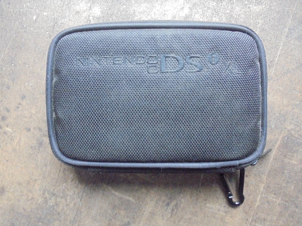 RDS Industries Case voor DSi XL (zie foto's), Consoles de jeu & Jeux vidéo, Enlèvement ou Envoi, 1 joueur, Autres genres, Utilisé
