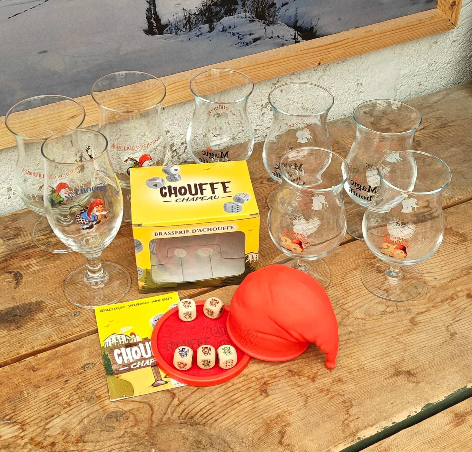 La Chouffe glazen 8 stuks + spelletje chapeau, Verzamelen, Ophalen, Zo goed als nieuw, Bierglas