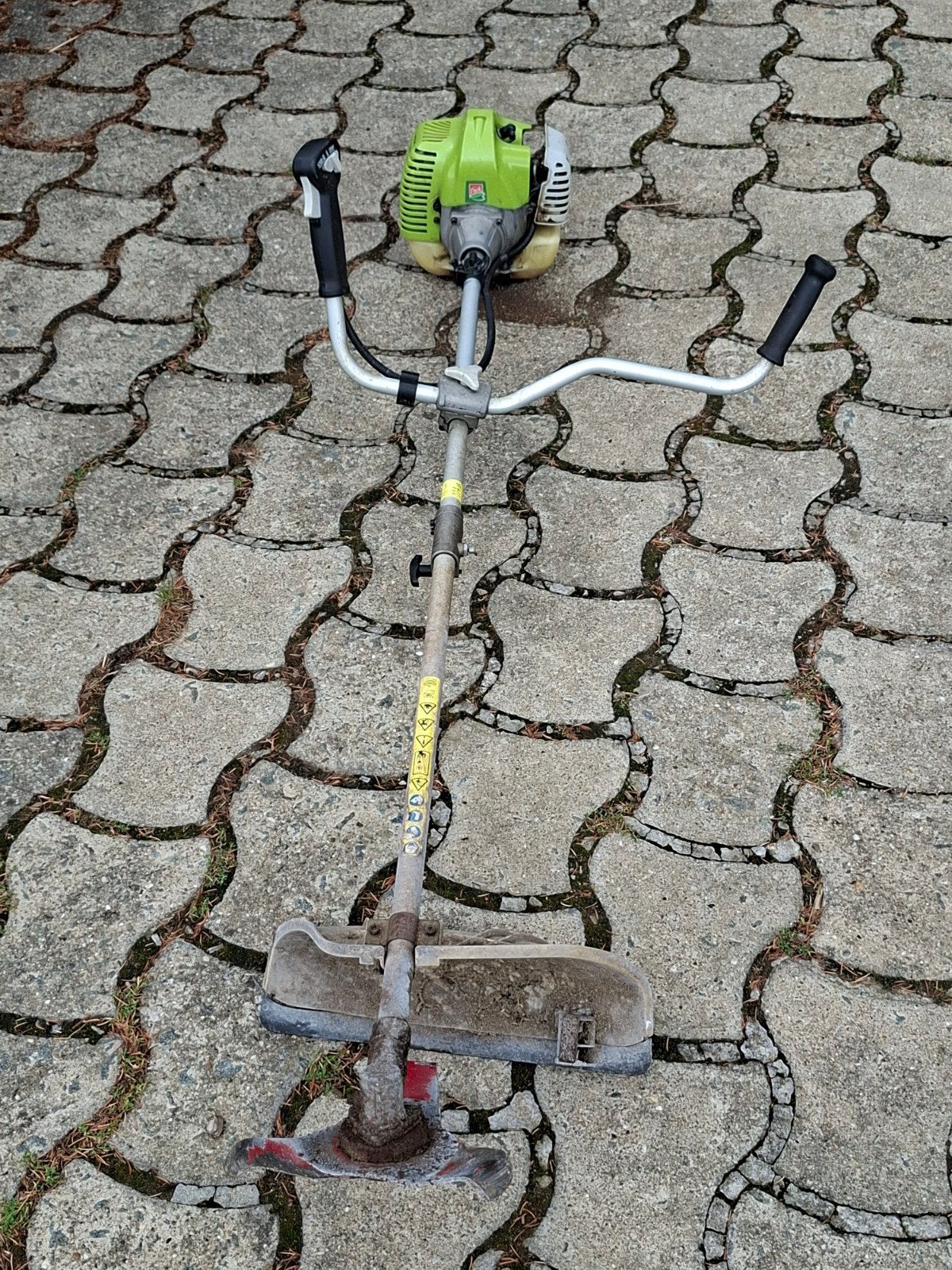 Débroussailleuse avec moteur puissant, Jardin & Terrasse, Enlèvement