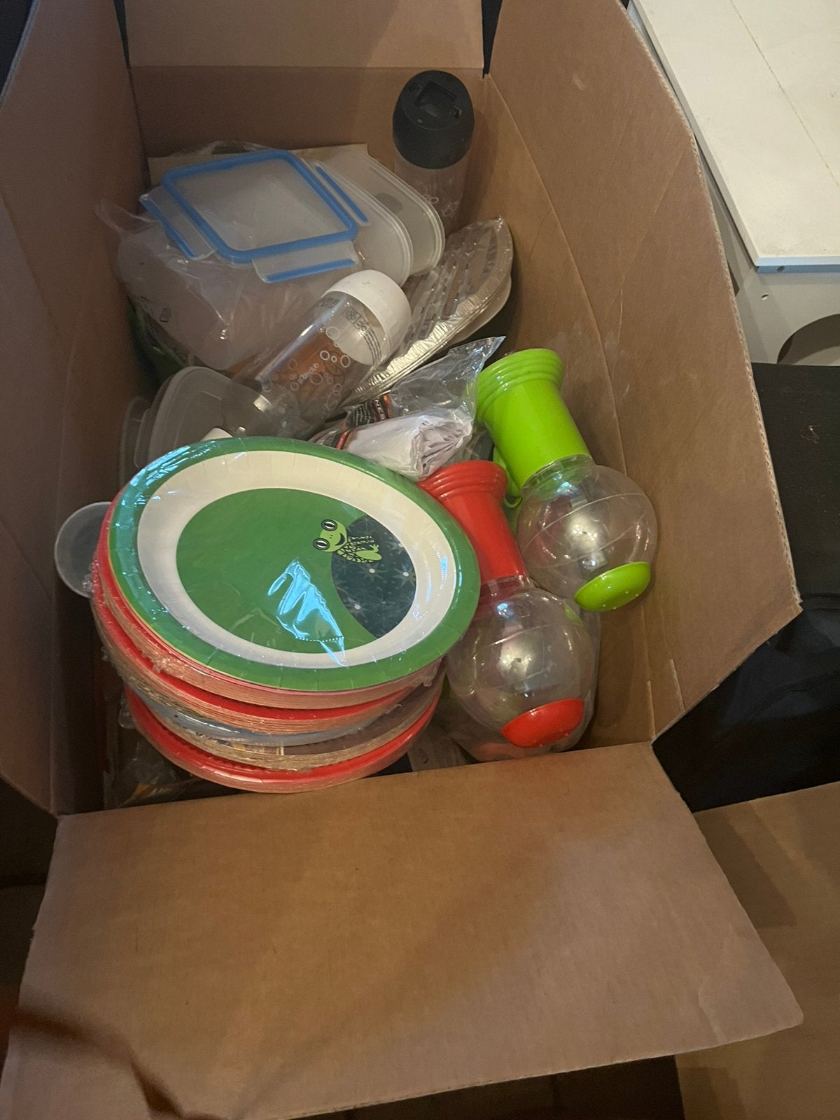 2 dozen met dvd/en allerlei, Ophalen, Zo goed als nieuw