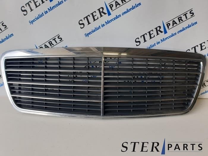Grille van een Mercedes E-Klasse, Gebruikt, -, Ophalen of Verzenden, -