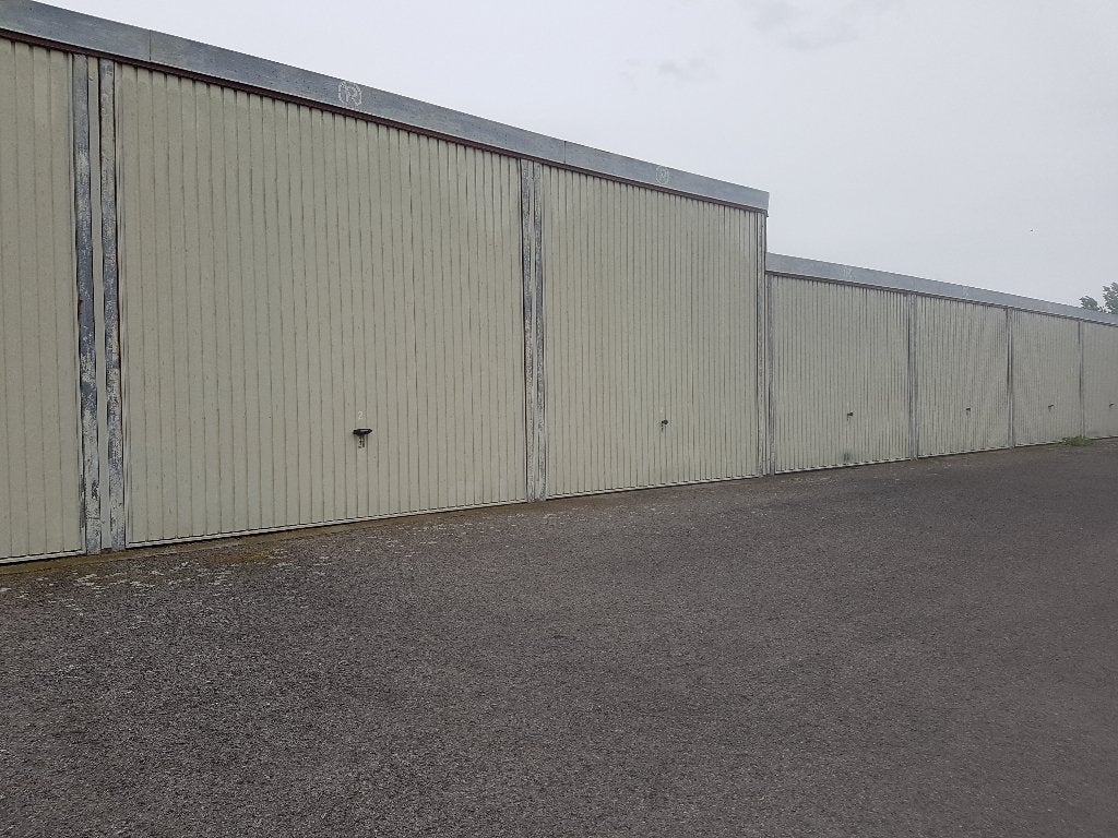 RUIME GARAGEBOX TE HUUR - (Opslag of voertuig), Immo, Garages & Places de parking, Province de Flandre-Occidentale