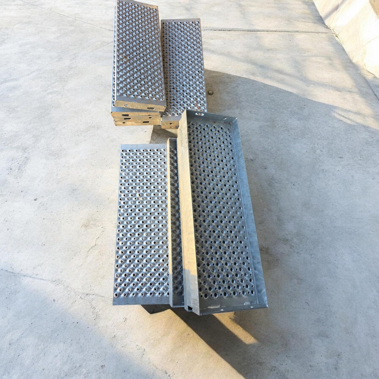 13 verzinkte antislip looproosters / opstaproosters 600 x 21, Doe-het-zelf en Bouw, Ophalen