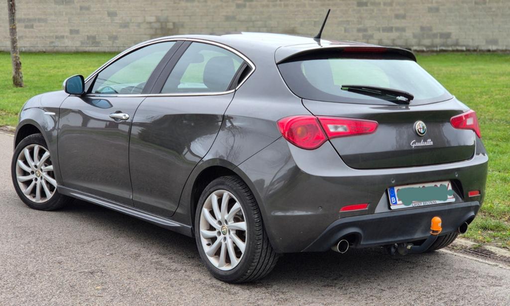 Alfa Romeo giulietta 20jtd 103kw 138mkm clima ctok 5900€, Auto's, Alfa Romeo, Euro 5, 5 deurs, Particulier, 103 kW