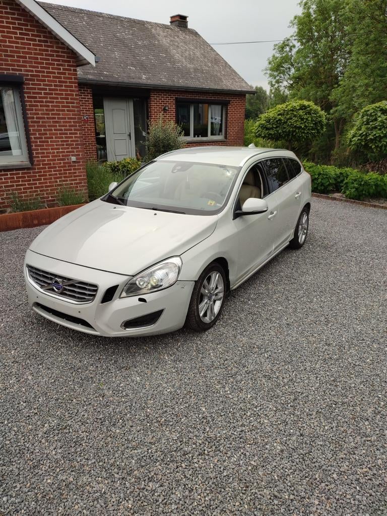 Volvo v60 2.0 TDi 163cv automatique   2011, Euro 5, Beige, Beige, Te koop