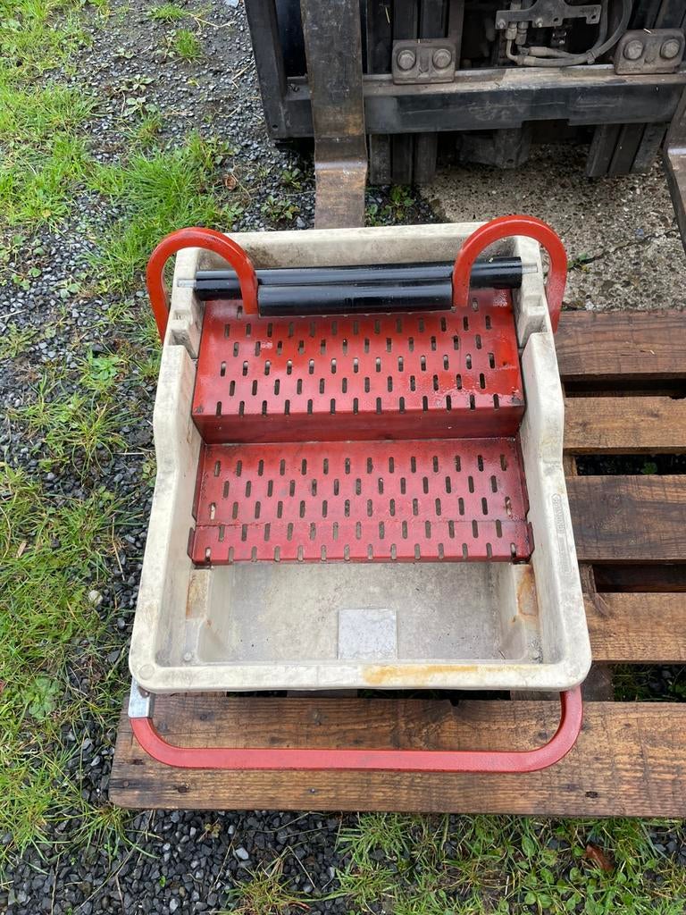 Sponsbak pedalo, Ophalen