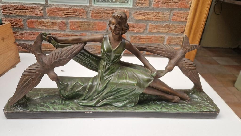 Statue plâtre arnova, Enlèvement