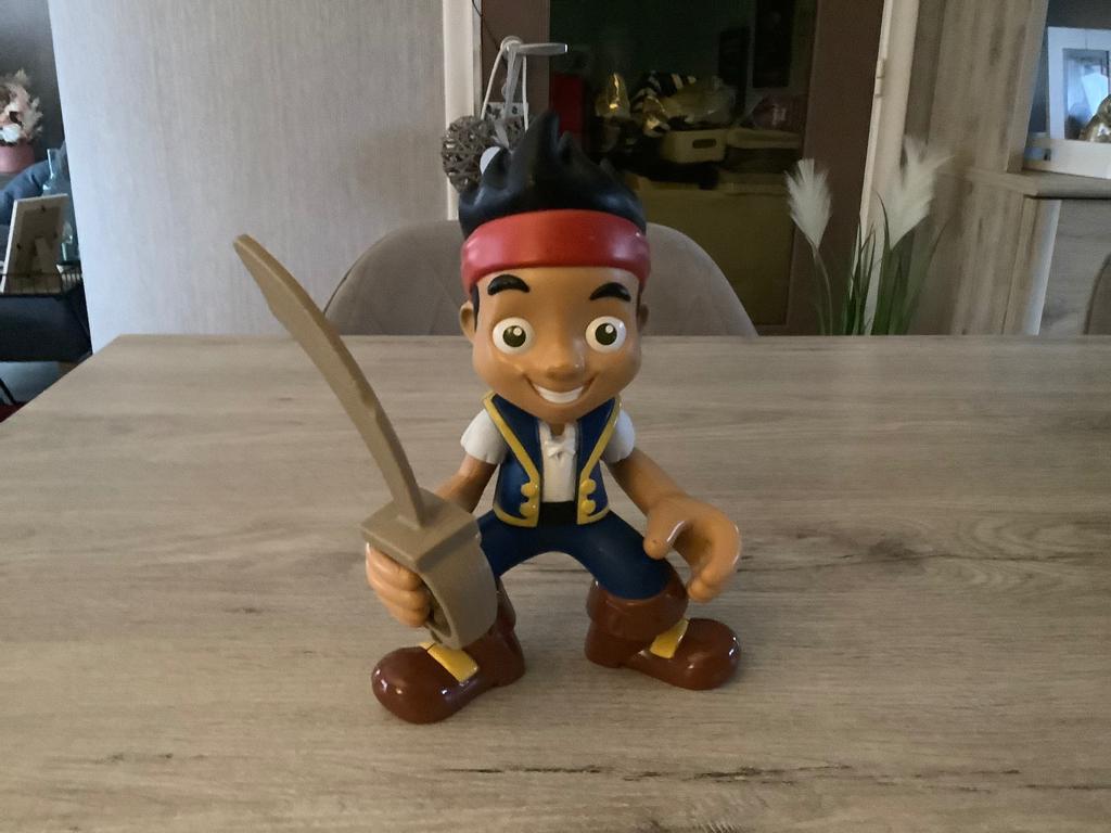Poupée de jeu Disney Junior Jake the Pirate (sonore) (24 cm), Enlèvement ou Envoi, Comme neuf