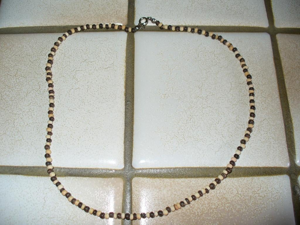 Houten ketting, Handtassen en Accessoires, Kettingen, Ophalen of Verzenden, Beige