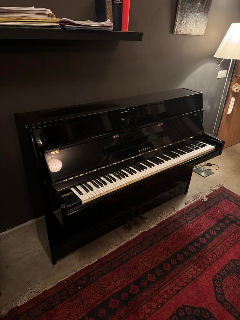 Yamaha M5J buffetpiano, Muziek en Instrumenten, Piano's, Ophalen, Zo goed als nieuw, Piano, Hoogglans