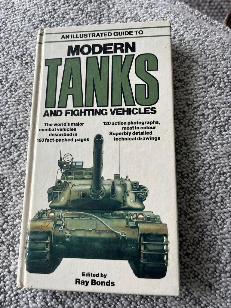 Livre Chars et véhicules de combat modernes, Enlèvement ou Envoi, Comme neuf
