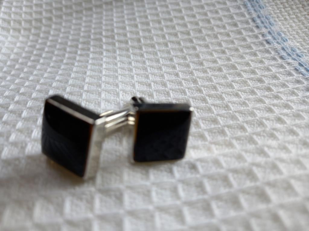 mooie messing manchetknopen met zwarte steen, Bijoux, Sacs & Beauté, Boutons de manchette, Enlèvement ou Envoi, Neuf, Pierre