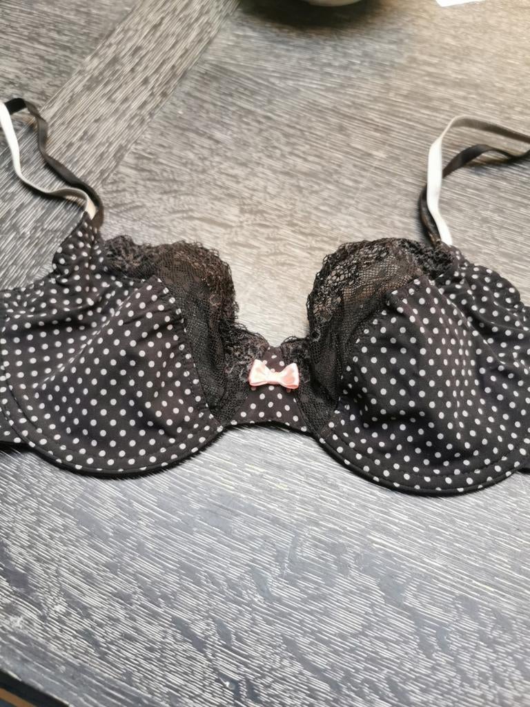 Magnifique soutien-gorge noir à pois, par Passionata, Enlèvement ou Envoi, Soutien-gorge