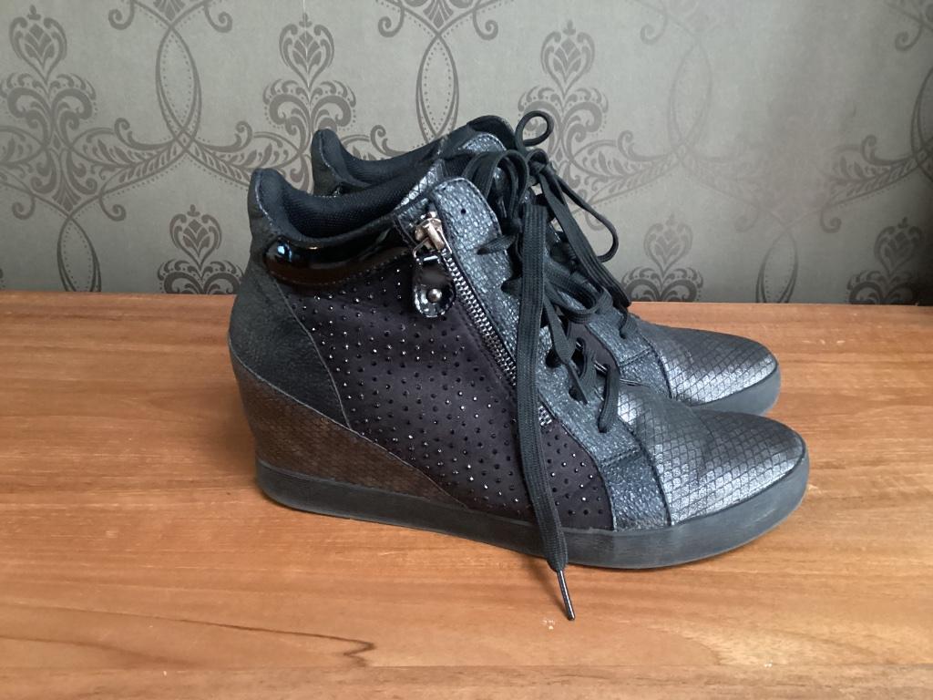 Hoge sneakers sleehak Sprox 40, Kleding | Dames, Schoenen, Zwart, Ophalen of Verzenden, Zo goed als nieuw, Sprox