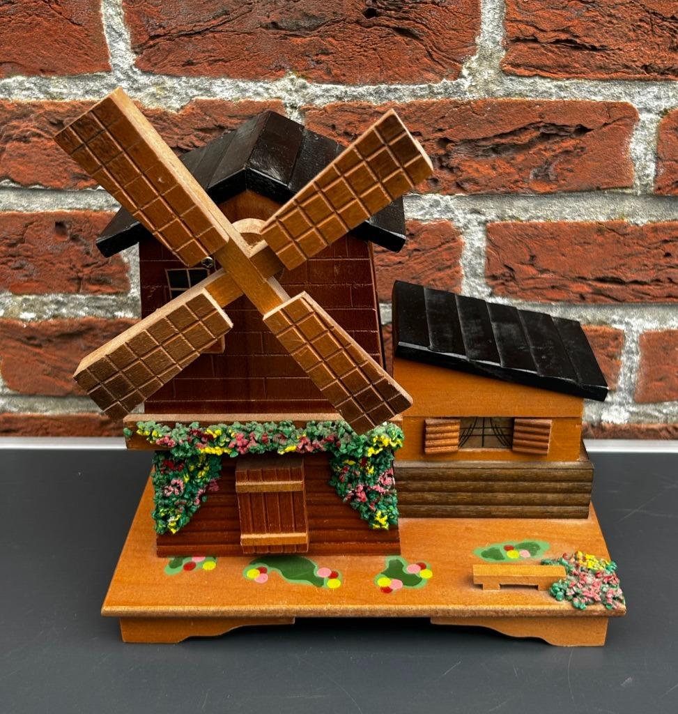 Moulin à vent en bois avec boîte à musique des années 1970, Enlèvement ou Envoi
