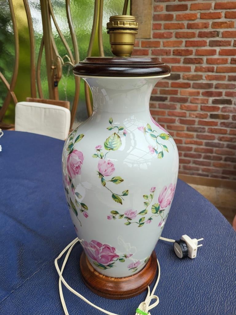 lampe de table en porcelaine avec roses, Enlèvement