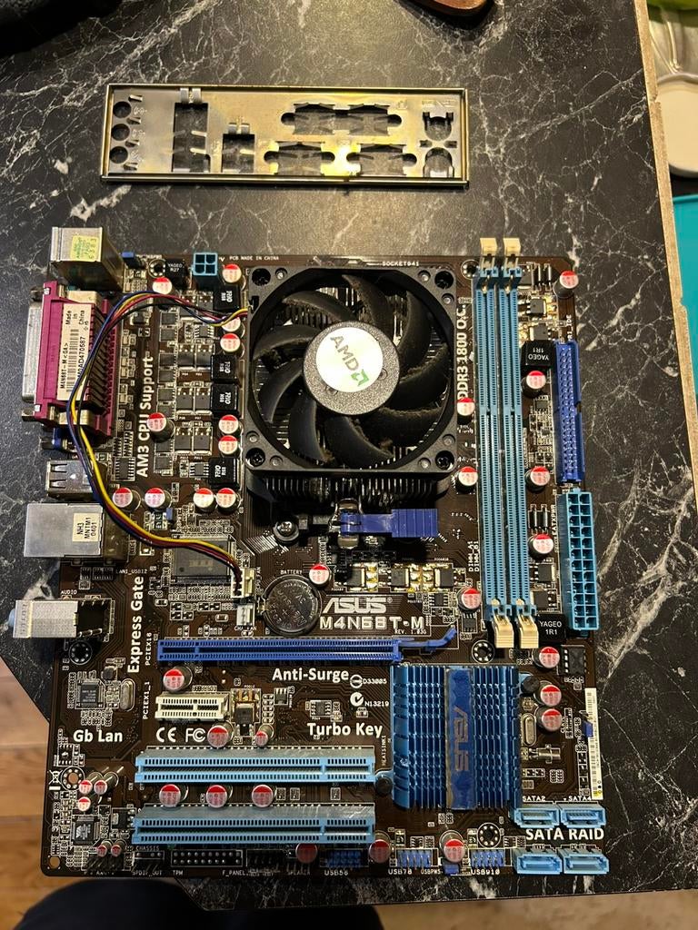 Moederbord Asus + CPU AMD Phenom, Computers en Software, Moederborden, Ophalen, Zo goed als nieuw, AMD
