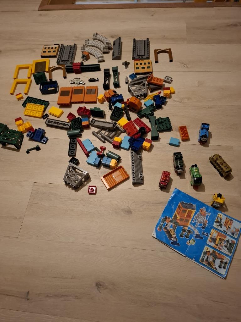 thomas de trein werkstation met extra treintjes, Ophalen of Verzenden, Zo goed als nieuw