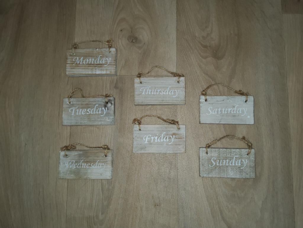 Houten decoratie bordjes in landelijke stijl dagen van week, Huis en Inrichting, Ophalen of Verzenden, Nieuw