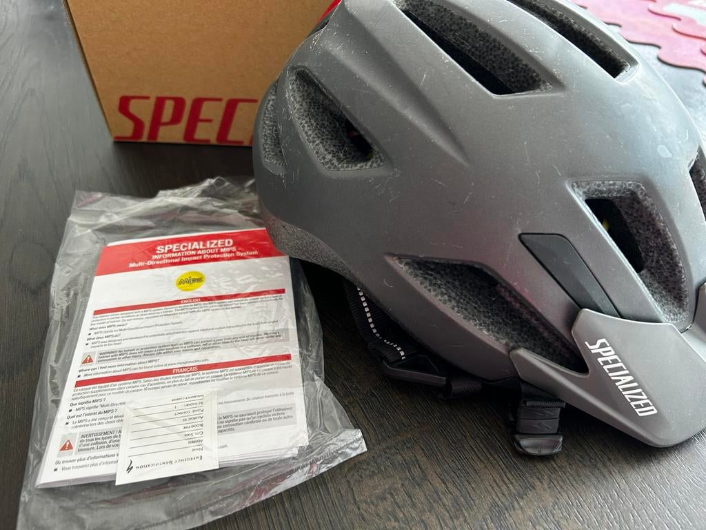 Fietshelm Specialized voor jongere 53-57cm met mips en licht, Enlèvement ou Envoi, Utilisé, Garçon ou Fille, Specialized